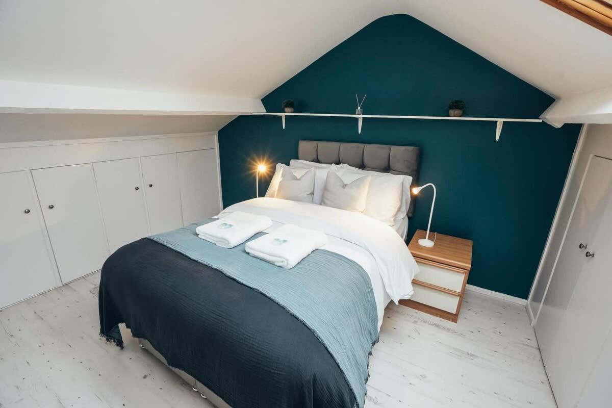 Holiday home 4br Town House, Self Check In, Parking, By Derbnb *